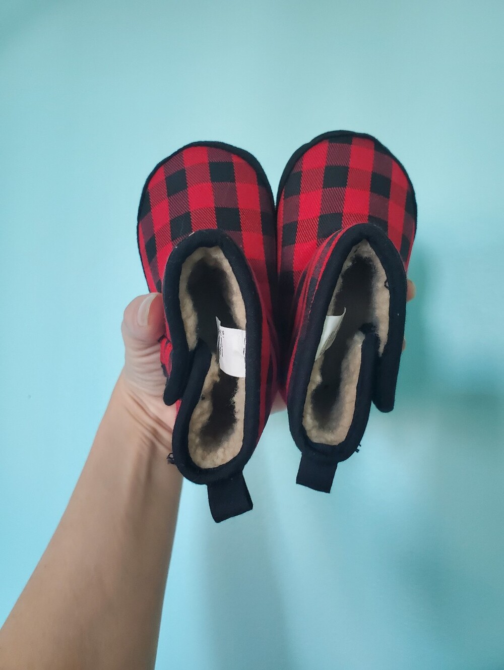 Babies Cozy Red Buffalo Plaid Fleece-Lined Slippers - Size 3 ✨
